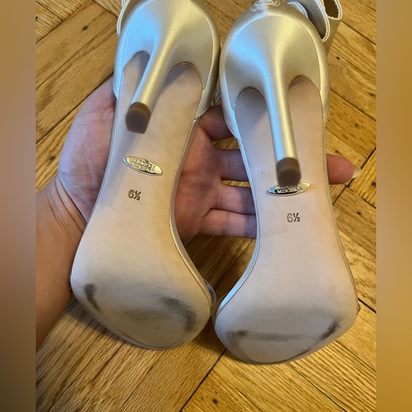 Badgley Mischka Heels Fran Bow Wedding - Picture 6 of 8